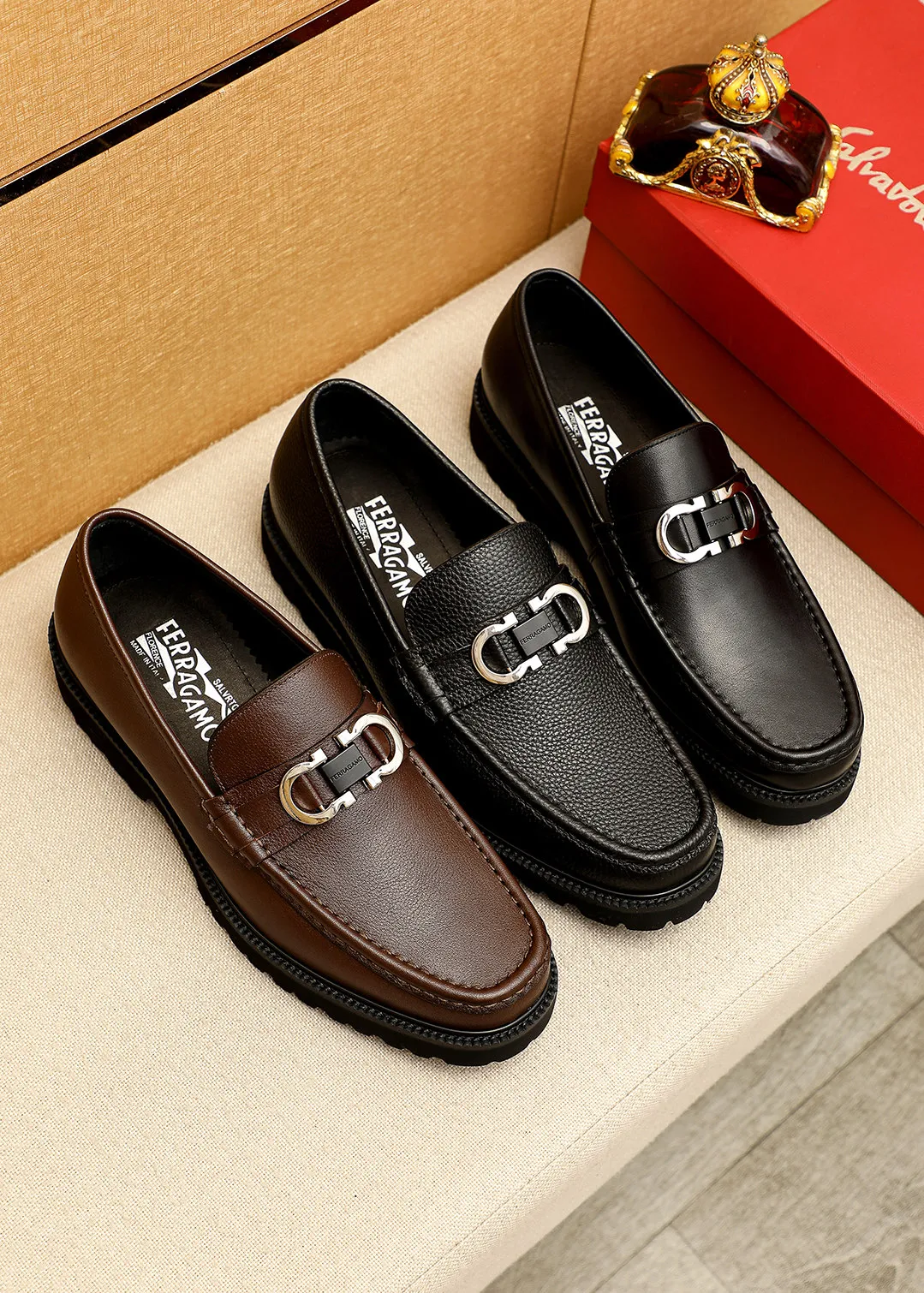 Men's shoes 💰560 💐 Product trademark: Ferragamo "Ferragamo" casual leather shoes Regular size: 38-44 (45.46🉑️customized) Product materials: Selected imported first-layer calfskin upper + original hardware buckle, imported water-dyed cowhide leather lining. Strong three-dimensional visual effect, original outsole color: 1⃣️color optional